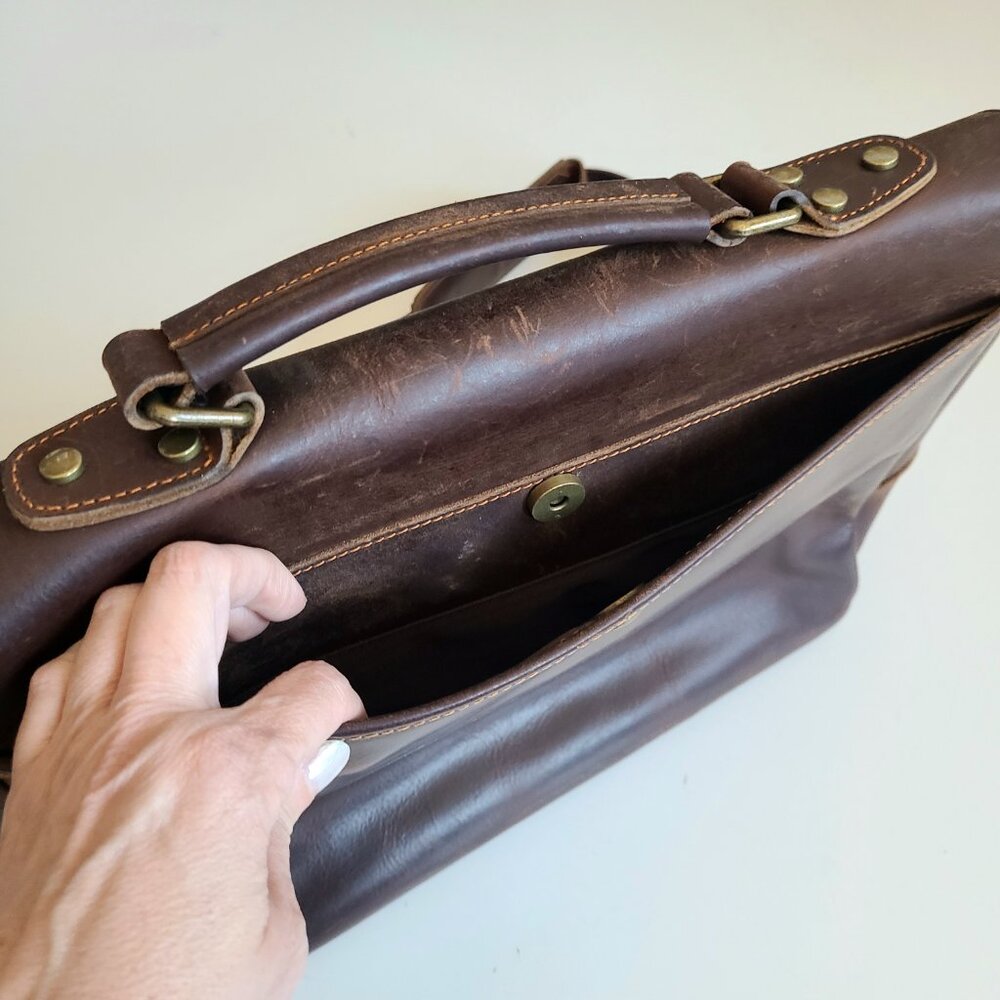 Vintage unisex brown leather brief case/document/laptop bag with long strap. - Picture 4 of 10
